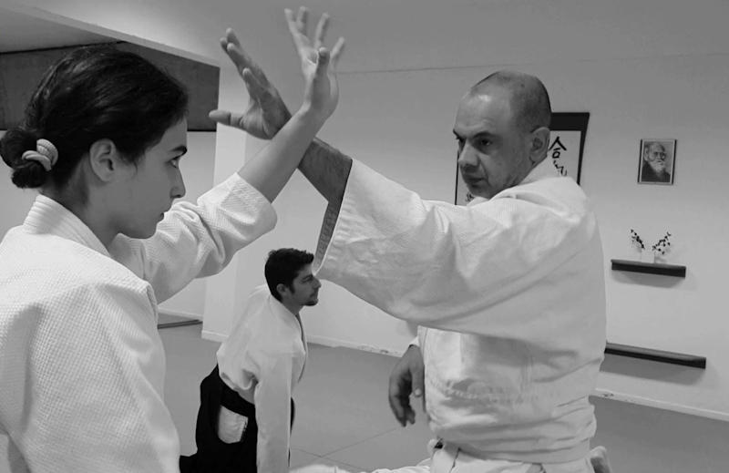 κάνοντας εξάσκηση στο aikido